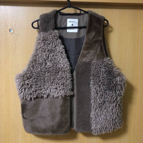 【niko and..】秋冬コーデにプラスワンしたい！クレイジーファーベスト | HugMug