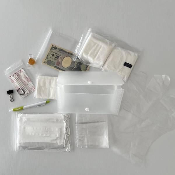 緊急時使いやすい！防災グッズは【ダイソー】セクションファイルに収納がおすすめ | HugMug