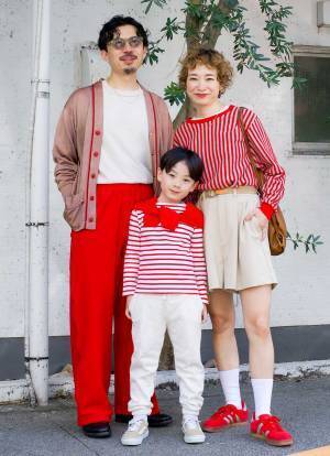【今秋トレンドの赤でリンク】おしゃれファミリーのタウンコーデをSNAP！ | HugMug