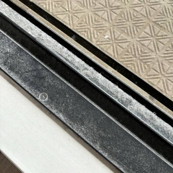 放置しがちな3大汚れには【ダイソー】お掃除グッズで簡単解決！窓サッシ・洗濯機・レンジ | HugMug