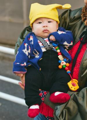 古着MIXのベビーコーデが可愛すぎ！レッド×ブルーでポップな親子リンクコーデ | HugMug