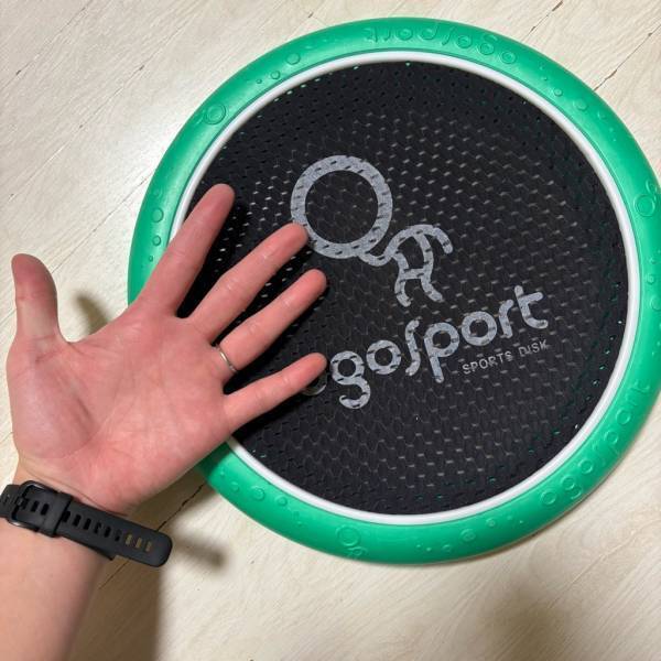 【外遊びオモチャ】フリスビーにもラケットにもなる「オゴディスク ミニ」が超オススメ！ | HugMug