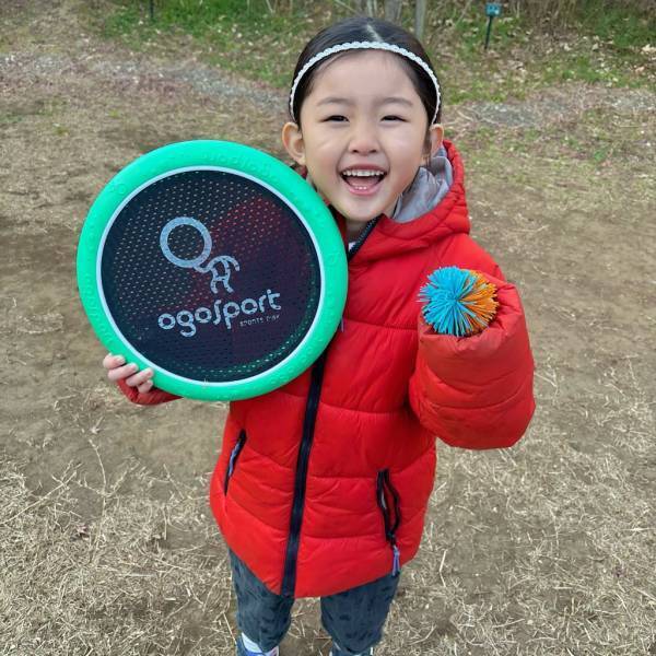 【外遊びオモチャ】フリスビーにもラケットにもなる「オゴディスク ミニ」が超オススメ！ | HugMug