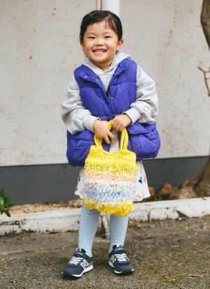 それママのハンドメイドなの！？イエロー×パープルが鮮やかな親子コーデ | HugMug