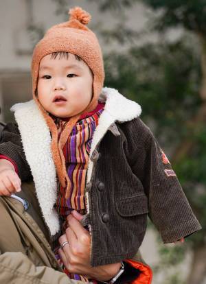 【ZARA】オレンジアウターがめちゃかわ！おしゃれファミリーの休日コーデ | HugMug