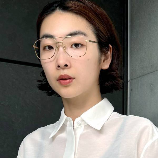 “メイクは最小限”の日。おしゃれママが手放せない「1アイテムでいい感じ」コスメ | HugMug