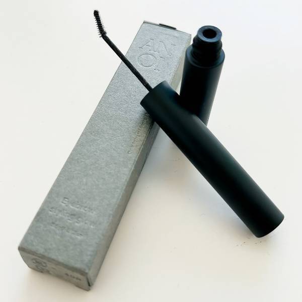 “メイクは最小限”の日。おしゃれママが手放せない「1アイテムでいい感じ」コスメ | HugMug