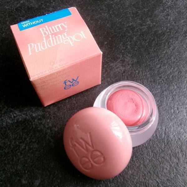 “メイクは最小限”の日。おしゃれママが手放せない「1アイテムでいい感じ」コスメ | HugMug