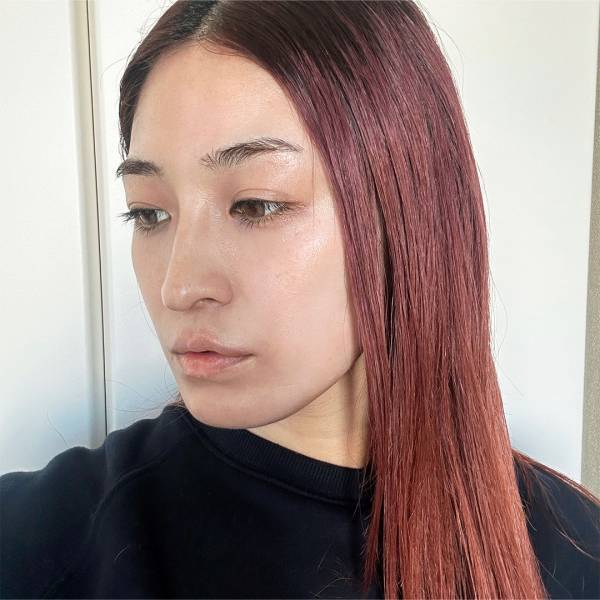 “メイクは最小限”の日。おしゃれママが手放せない「1アイテムでいい感じ」コスメ | HugMug