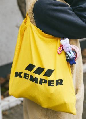 古着MIXコーデがおしゃれすぎ！ビタミンカラーでハッピーな家族コーデ | HugMug