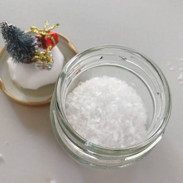 【超簡単】おうちで子どもと手作り！水なしスノードーム | HugMug