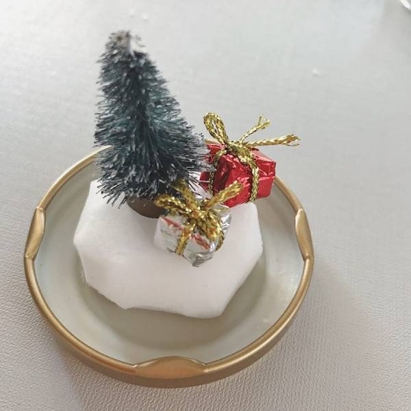 【超簡単】おうちで子どもと手作り！水なしスノードーム | HugMug