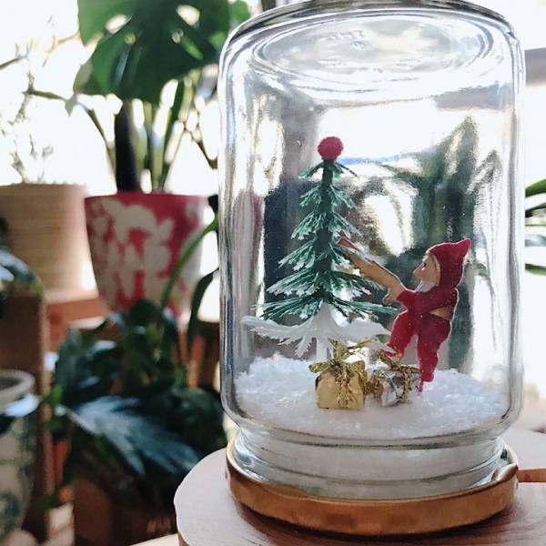 【超簡単】おうちで子どもと手作り！水なしスノードーム | HugMug