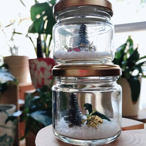 【超簡単】おうちで子どもと手作り！水なしスノードーム | HugMug