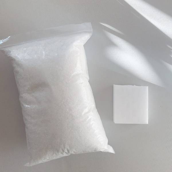 【超簡単】おうちで子どもと手作り！水なしスノードーム | HugMug