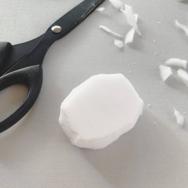 【超簡単】おうちで子どもと手作り！水なしスノードーム | HugMug