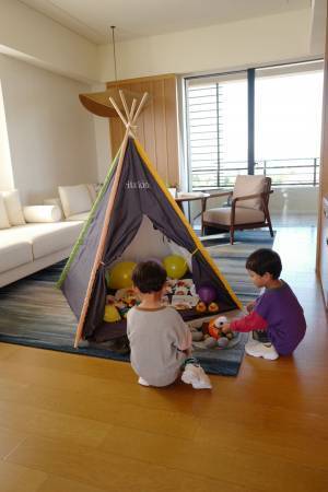 「クリスマスはザ・リッツ・カールトン沖縄へ」武智志穂の沖縄でのんびり双子育児 Vol.52 | HugMug