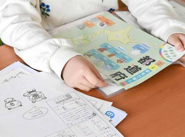 管理ミスを防ぐ！学校のプリントが驚くほど片付く整理術 | HugMug