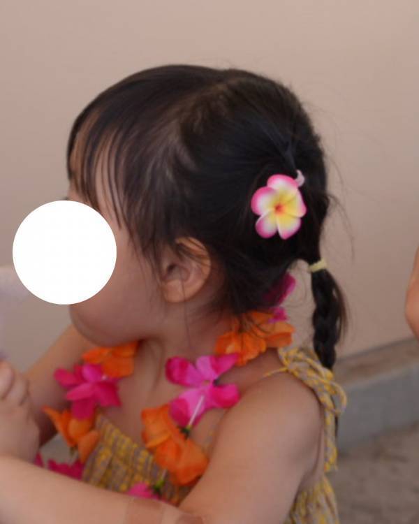 【簡単】ゴムだけでできる！キッズヘアアレンジで南国気分を楽しもう | HugMug
