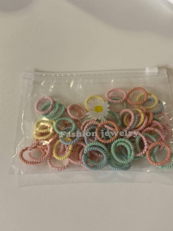 【簡単】ゴムだけでできる！キッズヘアアレンジで南国気分を楽しもう | HugMug