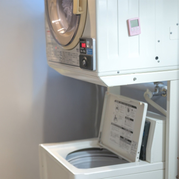 【賃貸OK！】コスパ最強で簡単にできる洗濯機上の収納スペースDIYテクニック | HugMug