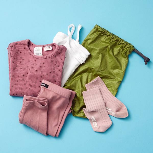 【編集部ママのバッグの中身5選】おしゃれな子育てアイテムに熟知！ | HugMug