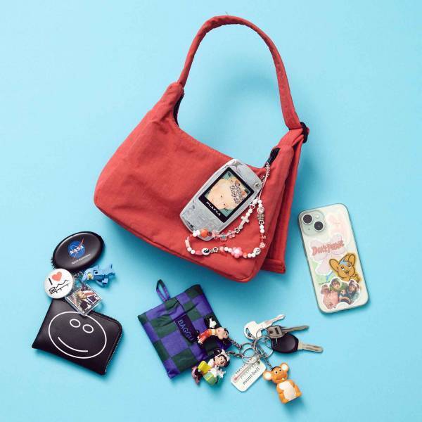 【編集部ママのバッグの中身5選】おしゃれな子育てアイテムに熟知！ | HugMug