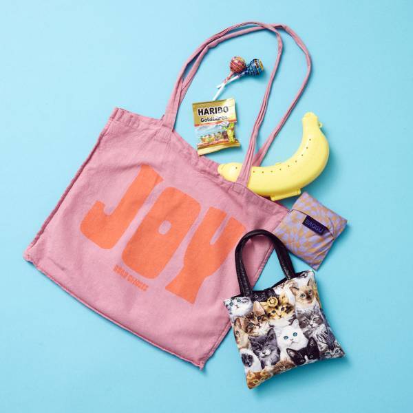 【編集部ママのバッグの中身5選】おしゃれな子育てアイテムに熟知！ | HugMug