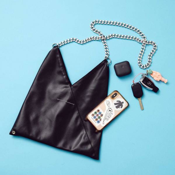 【編集部ママのバッグの中身5選】おしゃれな子育てアイテムに熟知！ | HugMug