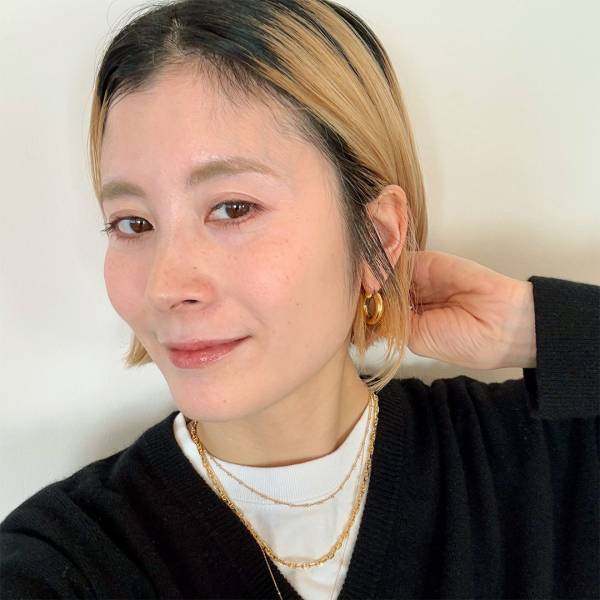 トレンド「薄眉・ブリーチ眉」おしゃれな大人の取り入れ方。いい感じのミュート眉になる優秀コスメ集 | HugMug