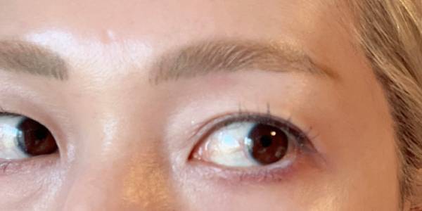 トレンド「薄眉・ブリーチ眉」おしゃれな大人の取り入れ方。いい感じのミュート眉になる優秀コスメ集 | HugMug