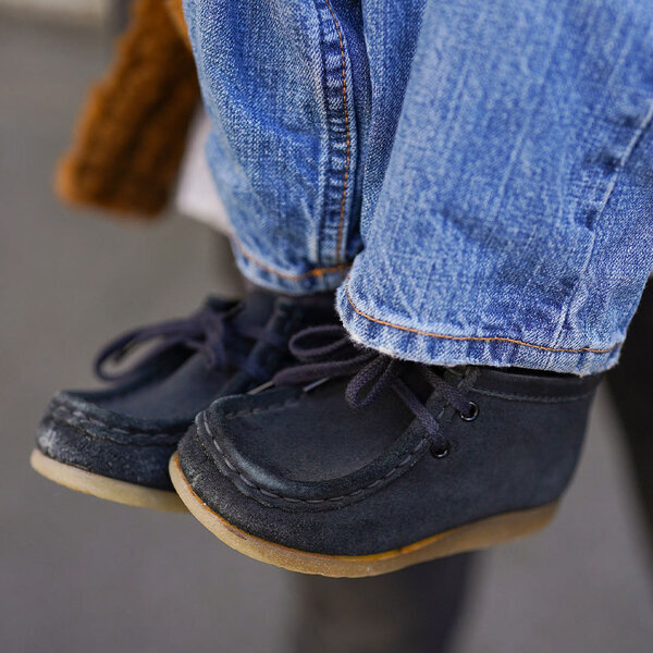 キッズの古着MIXコーデが可愛すぎ！小物と素材で冬ムードを満喫 | HugMug