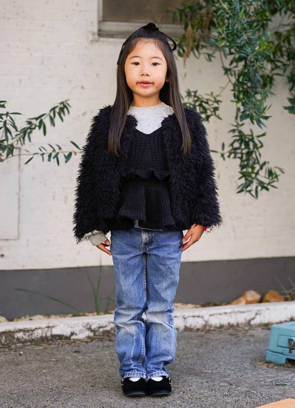 キッズの古着MIXコーデが可愛すぎ！小物と素材で冬ムードを満喫 | HugMug