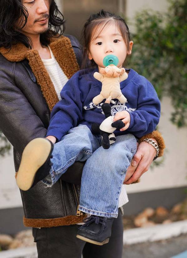 キッズの古着MIXコーデが可愛すぎ！小物と素材で冬ムードを満喫 | HugMug