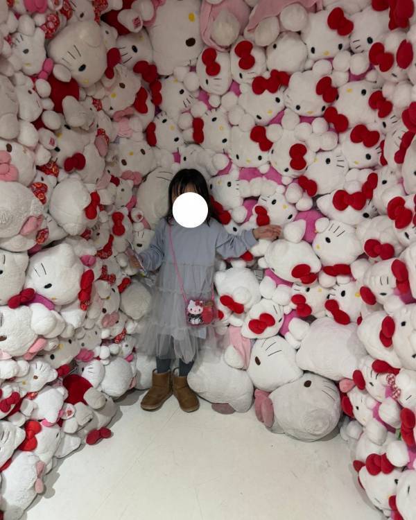 キティちゃんの楽園！屋内複合施設【HELLO KITTY SMILE】徹底レポ！グリーティングやWSをご紹介 | HugMug