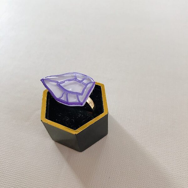 100均のプラ板で子どもの絵をアクセサリーに！簡単手作りアイデアをご紹介 | HugMug