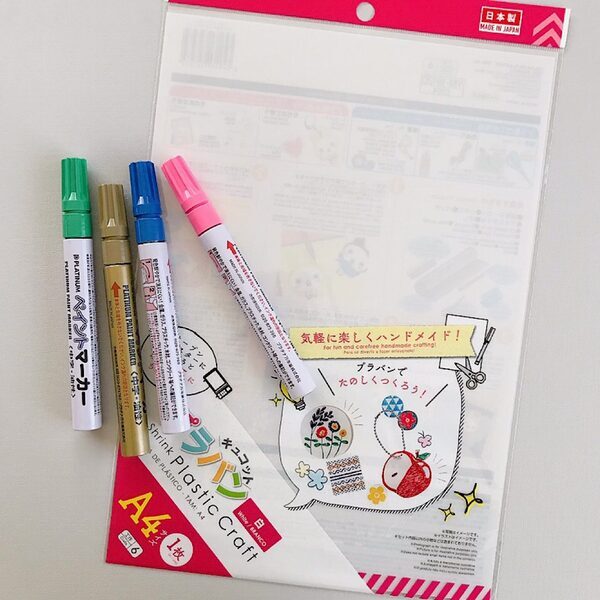 100均のプラ板で子どもの絵をアクセサリーに！簡単手作りアイデアをご紹介 | HugMug