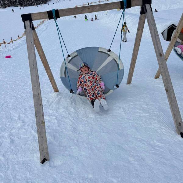 子どもの雪山デビューは【ウイングヒルズ白鳥リゾート】が正解！スキー・スノボ体験レッスン&amp;キッズゲレンデ | HugMug