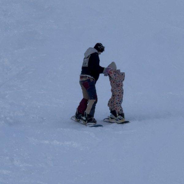 子どもの雪山デビューは【ウイングヒルズ白鳥リゾート】が正解！スキー・スノボ体験レッスン&amp;キッズゲレンデ | HugMug
