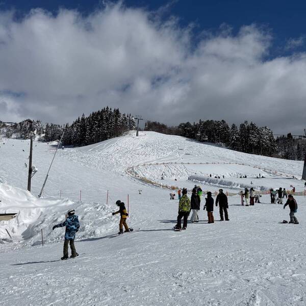子どもの雪山デビューは【ウイングヒルズ白鳥リゾート】が正解！スキー・スノボ体験レッスン&amp;キッズゲレンデ | HugMug
