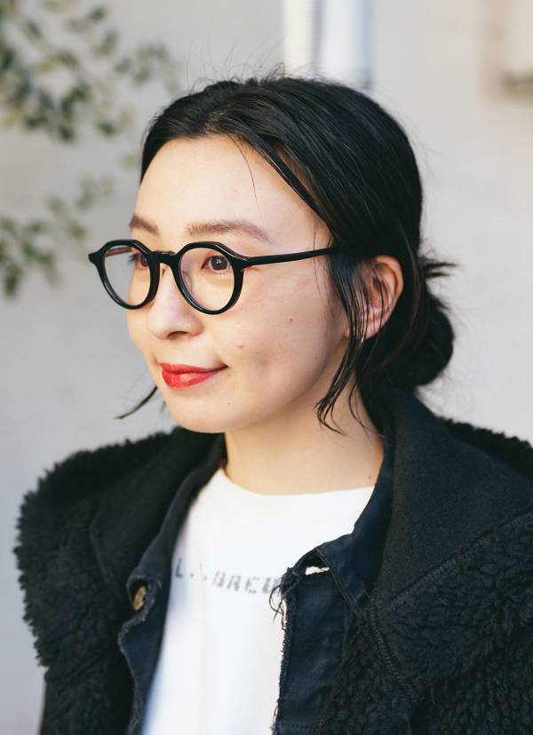 古着MIXでおしゃれ度爆上げ！挿し色の赤がアクセント役 | HugMug