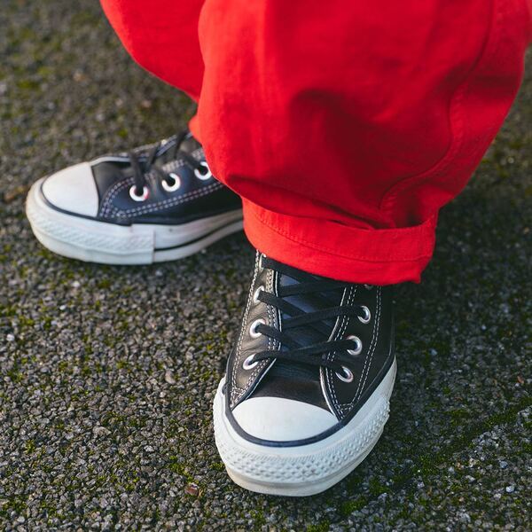 古着MIXでおしゃれ度爆上げ！挿し色の赤がアクセント役 | HugMug