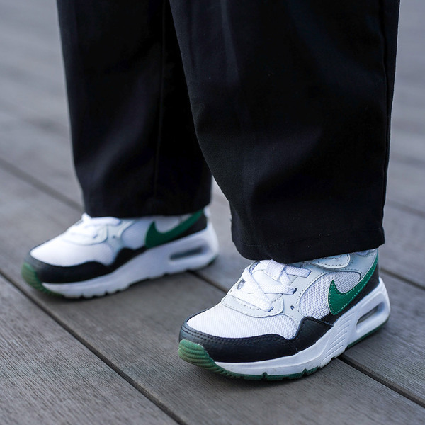 『ユニクロ』コラボのフリースが超優秀！おしゃれ親子の動けるコーデ | HugMug