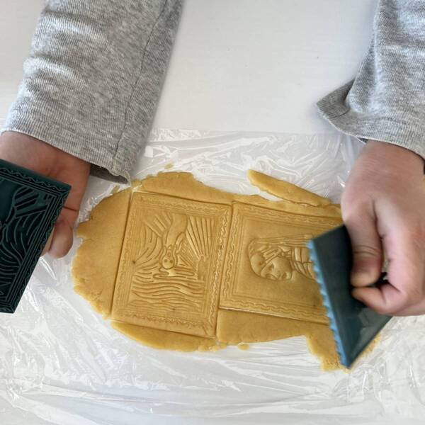 集めたい！【セリア】クッキー抜き型が絵画シリーズや推し活用など種類豊富！ | HugMug