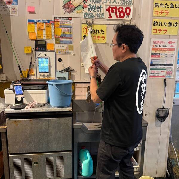 釣った魚をその場でプロが調理！愛知県清須市「爆釣海一番」で新鮮魚料理を堪能 | HugMug