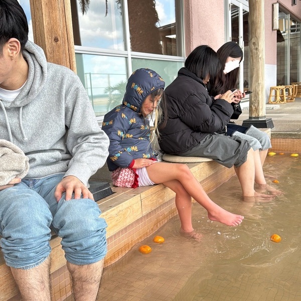 最高な景色と足湯が楽しめる！カフェ「si no no me」が最高すぎる | HugMug