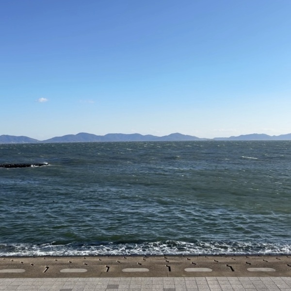 最高な景色と足湯が楽しめる！カフェ「si no no me」が最高すぎる | HugMug