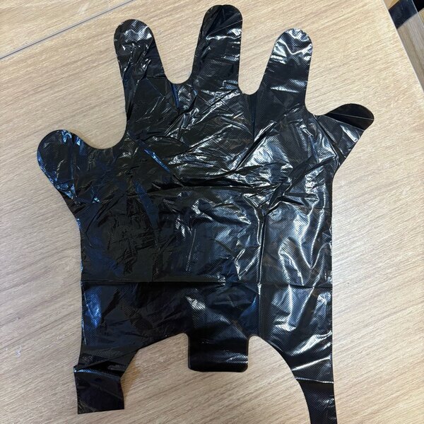 【seria】手袋型&amp;テープつきゴミ袋が超便利！ 掃除や外出先でラクラクポイッ！ | HugMug