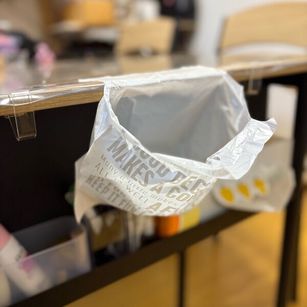 【seria】手袋型&amp;テープつきゴミ袋が超便利！ 掃除や外出先でラクラクポイッ！ | HugMug