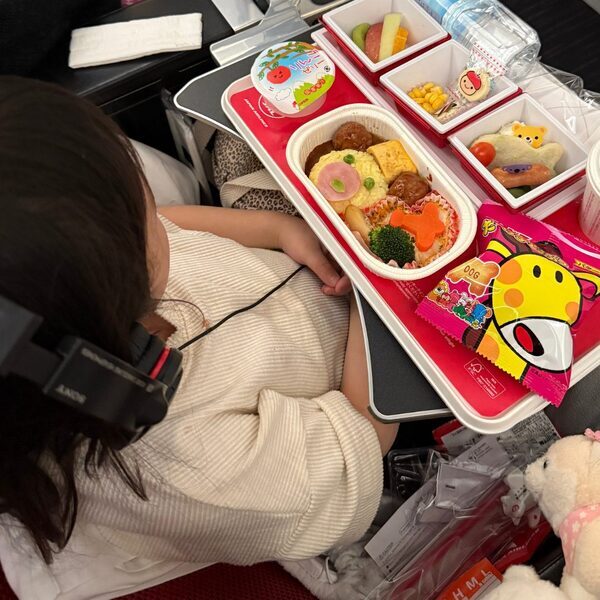 【子連れハワイ】7歳・4歳との羽田空港＆機内の過ごし方 | HugMug